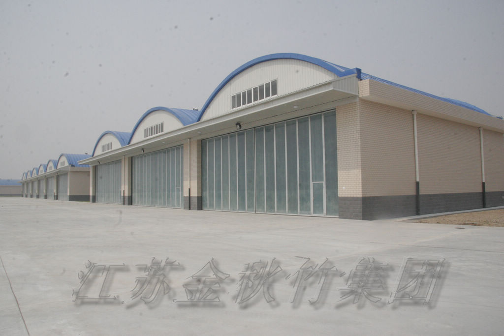 大型侧转门，机库门